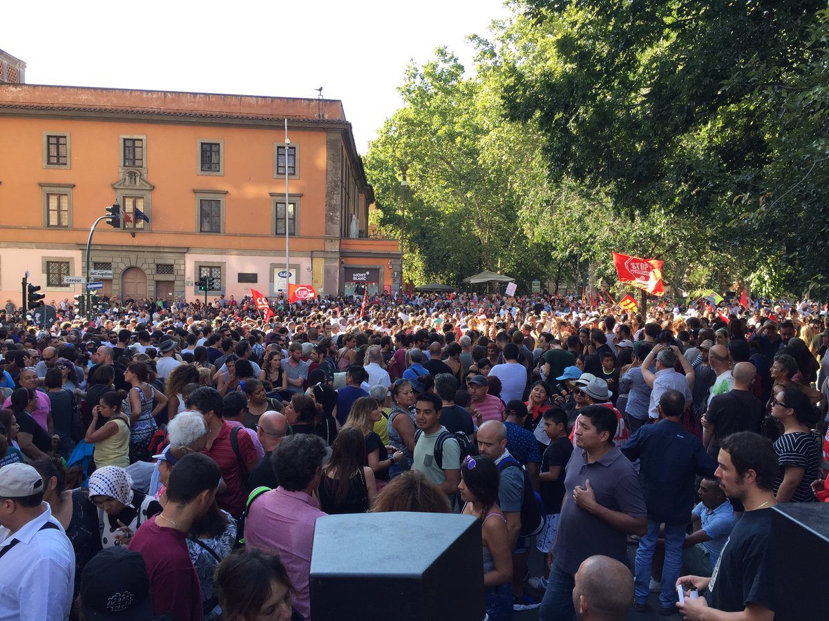 Rome: Massive demo in support of refugees + migrants after violent eviction yesterday