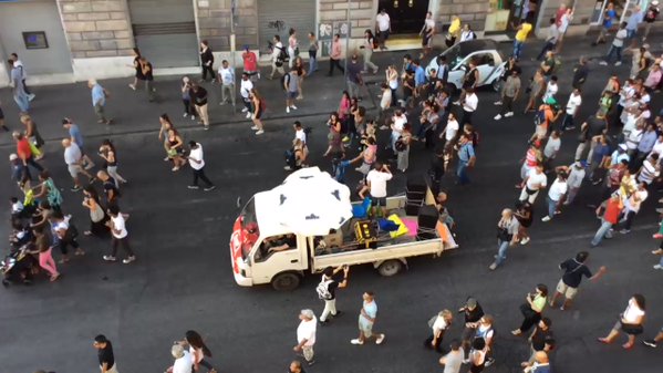 Romen: more than 15k peopl in support of refugees and migrants