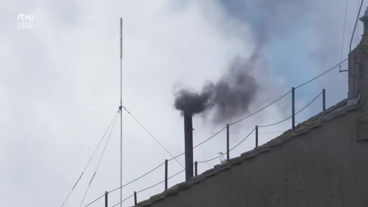 Black smoke on the morning of the second day of the conclave to elect the new pope